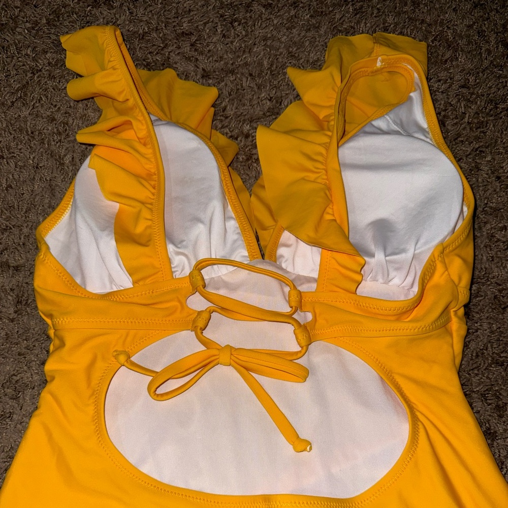 Cupshe Ruffle One Piece - Picture 4 of 5